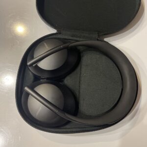 Casque antibruit Bose NC 700 noir propre avec étui joli